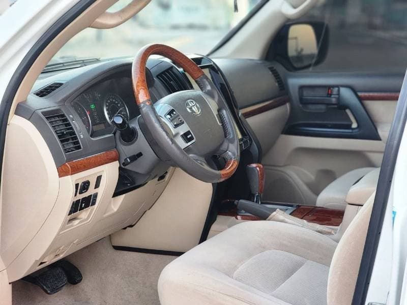 2014 Toyota Land Cruiser GXR thumbnail 7