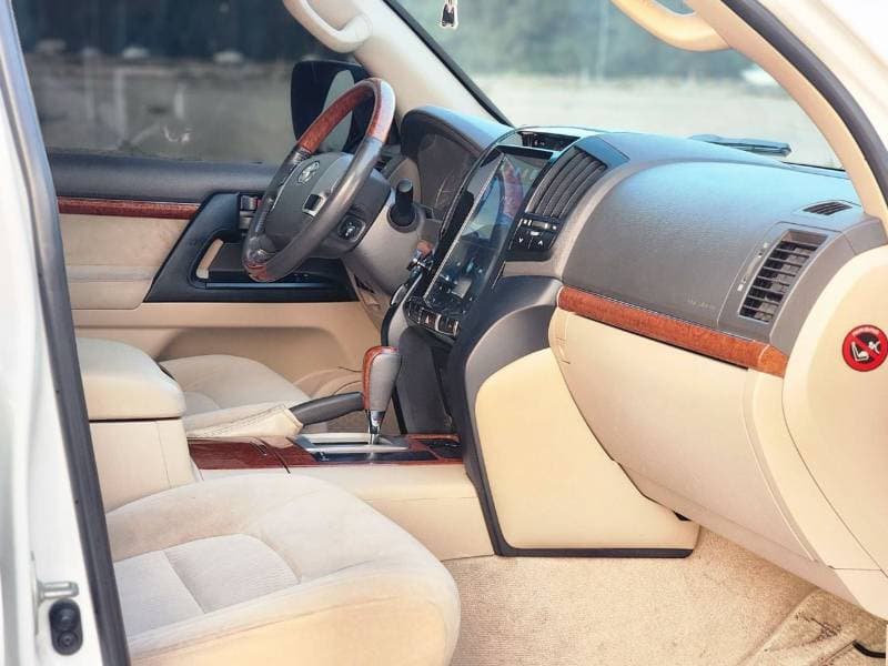 2014 Toyota Land Cruiser GXR thumbnail 8