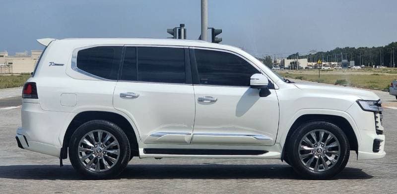 2016 Toyota Land Cruiser thumbnail 7
