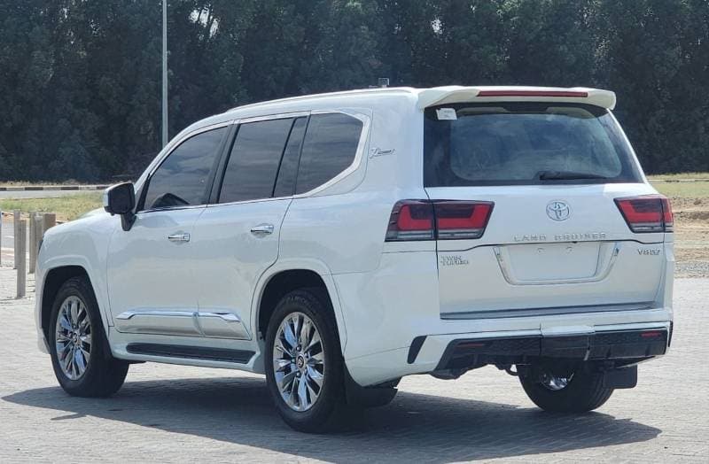 2016 Toyota Land Cruiser thumbnail 4