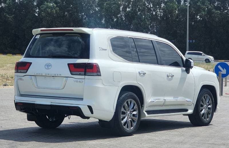 2016 Toyota Land Cruiser thumbnail 6