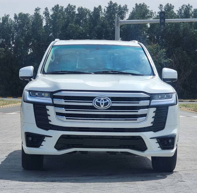 2016 Toyota Land Cruiser thumbnail 2
