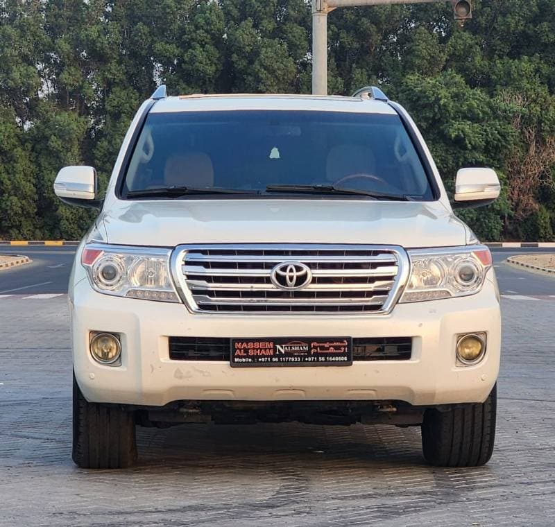 2014 Toyota Land Cruiser GXR thumbnail 2