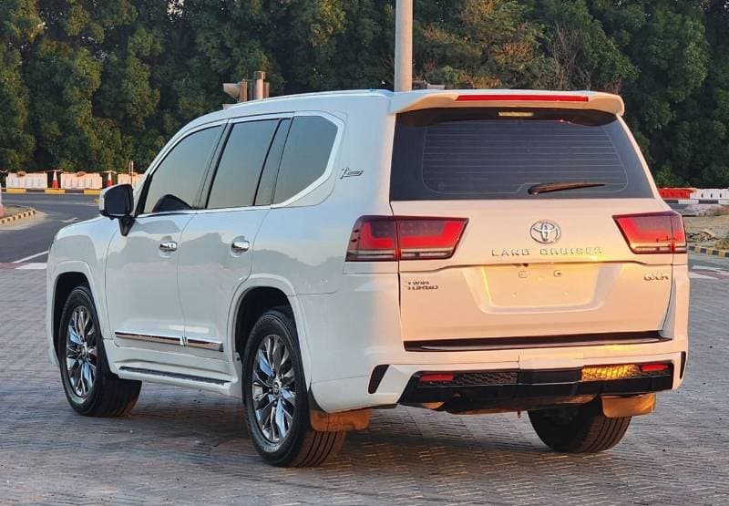 2010 Toyota Land Cruiser thumbnail 5