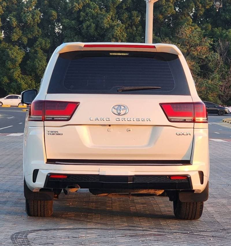 2010 Toyota Land Cruiser thumbnail 4