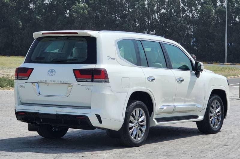 2010 Toyota Land Cruiser thumbnail 8