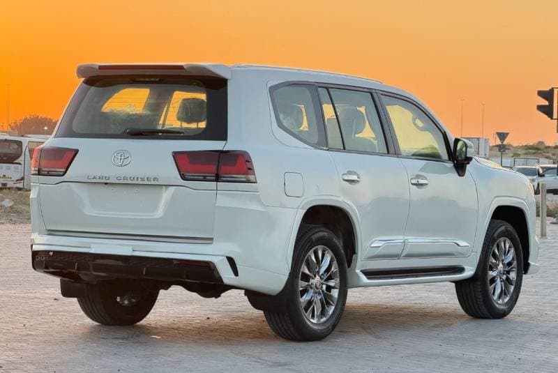 2013 Toyota Land Cruiser thumbnail 4