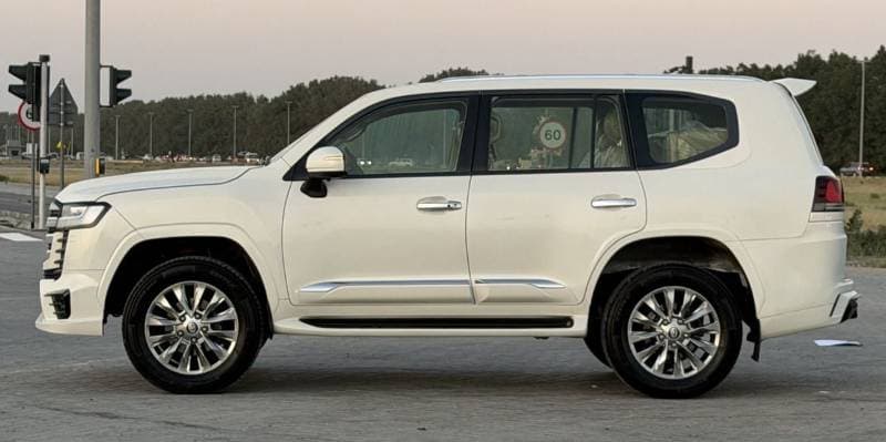 2013 Toyota Land Cruiser thumbnail 7