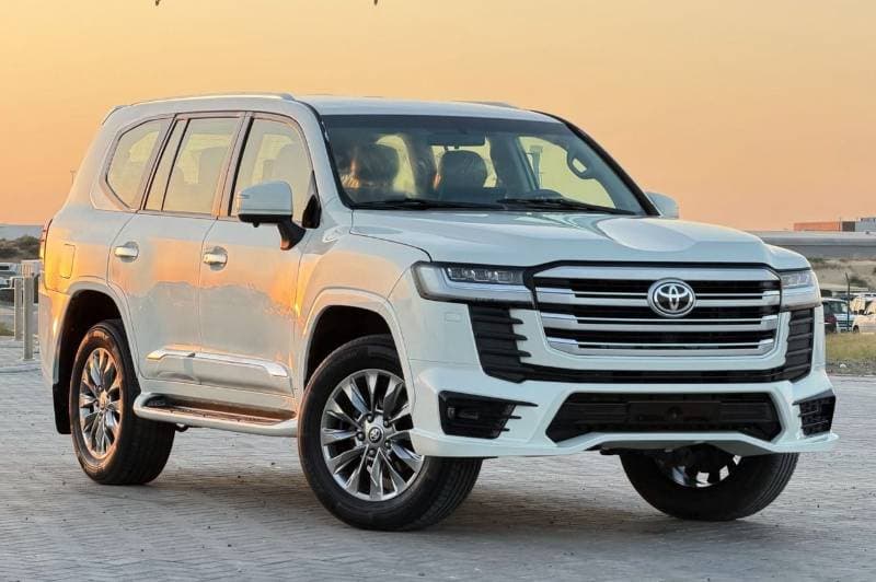 2013 Toyota Land Cruiser thumbnail 3