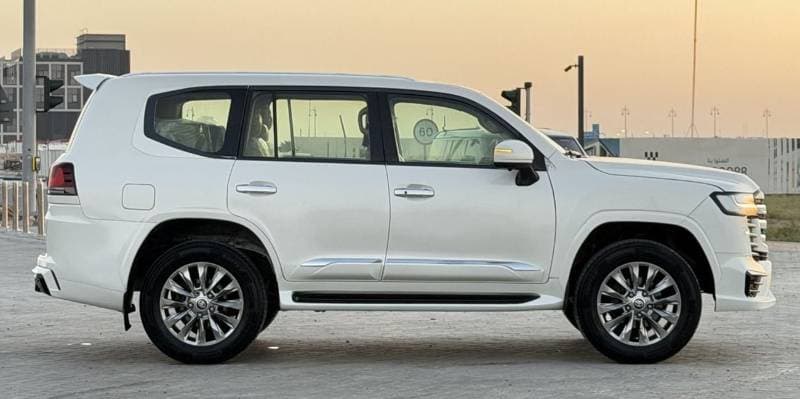 2013 Toyota Land Cruiser thumbnail 8