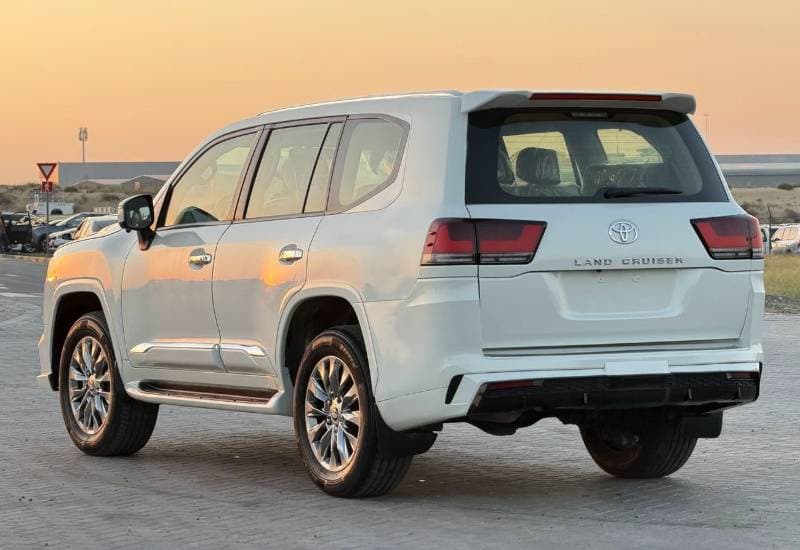 2013 Toyota Land Cruiser thumbnail 6