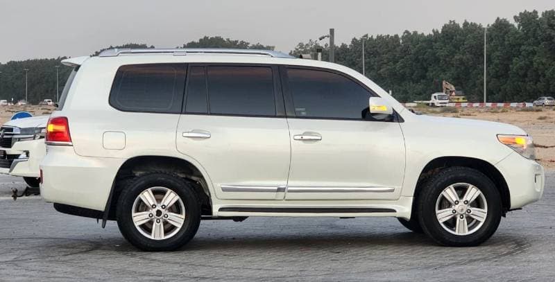 2014 Toyota Land Cruiser GXR thumbnail 8