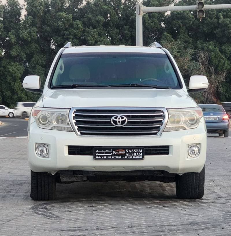 2014 Toyota Land Cruiser GXR thumbnail 3