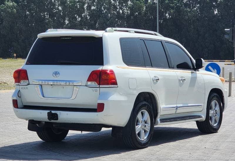 2015 Toyota Land Cruiser thumbnail 8
