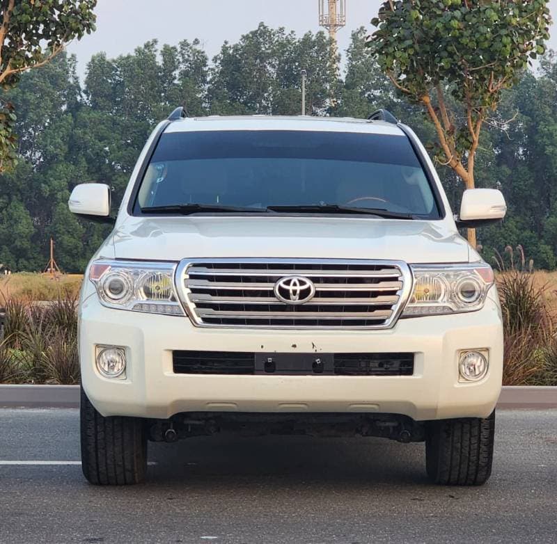 2012 Toyota Land Cruiser GXR thumbnail 3