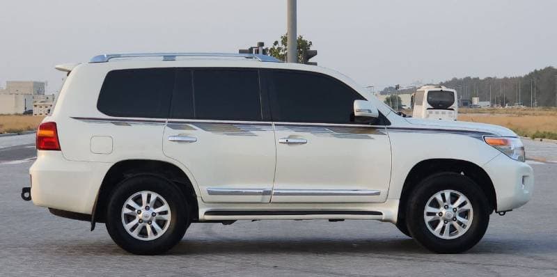 2015 Toyota Land Cruiser GXR thumbnail 7