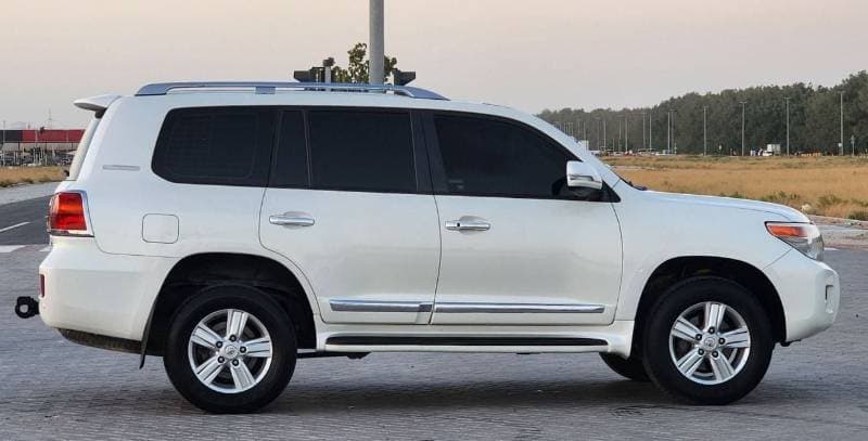 2015 Toyota Land Cruiser GXR thumbnail 8