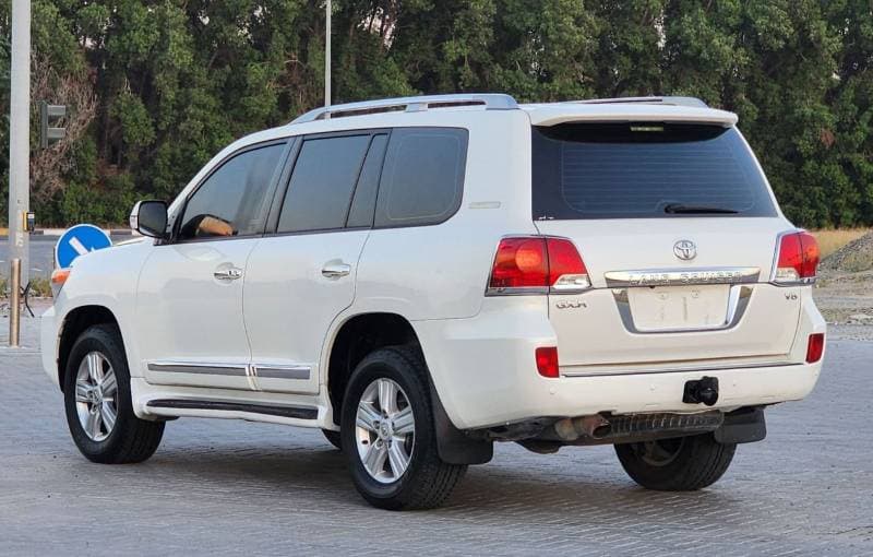 2015 Toyota Land Cruiser GXR thumbnail 6