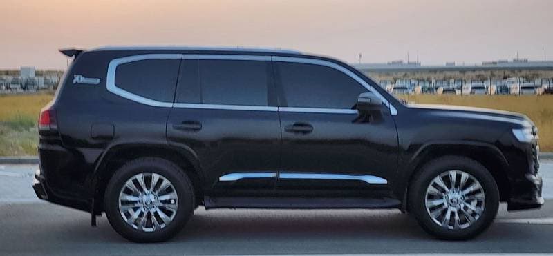 2011 Toyota Land Cruiser thumbnail 6