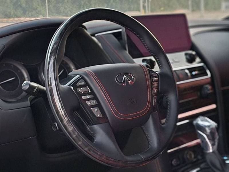 2011 Infiniti QX56 thumbnail 6