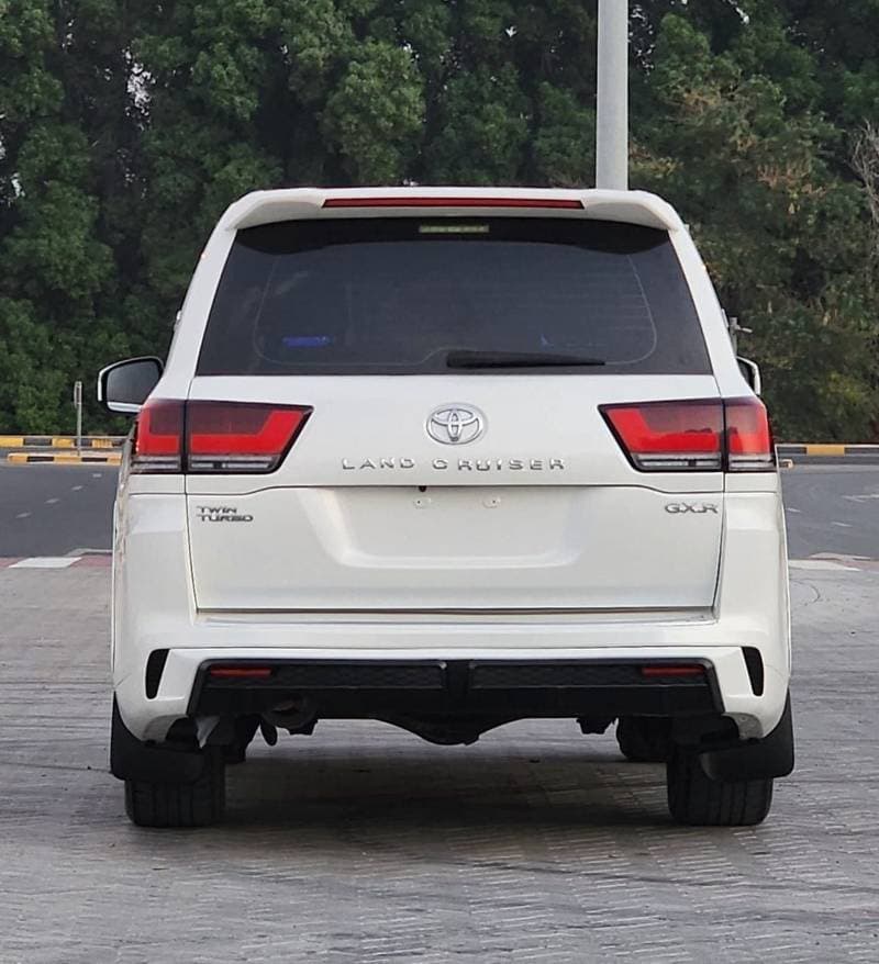 2014 Toyota Land Cruiser GXR thumbnail 4