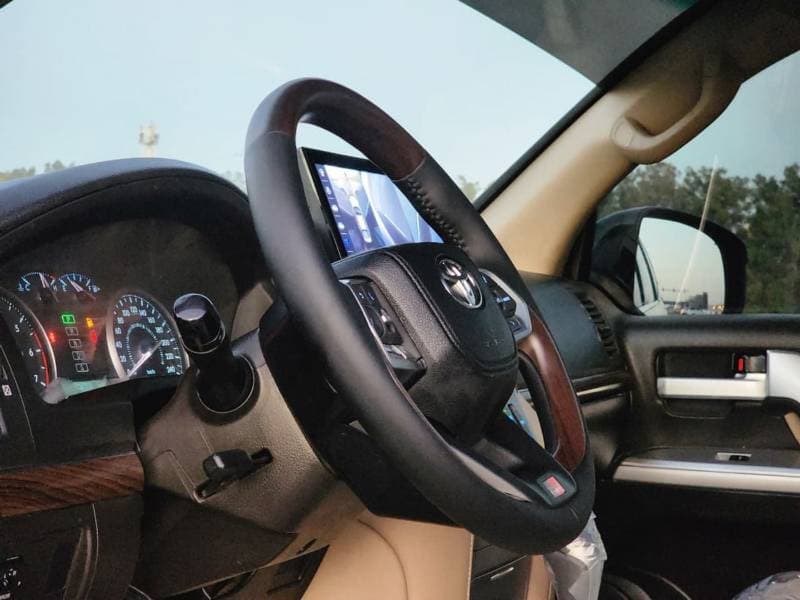 2010 Toyota Land Cruiser thumbnail 7
