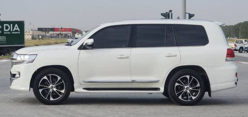 2021 Toyota Land Cruiser VXR thumbnail 8