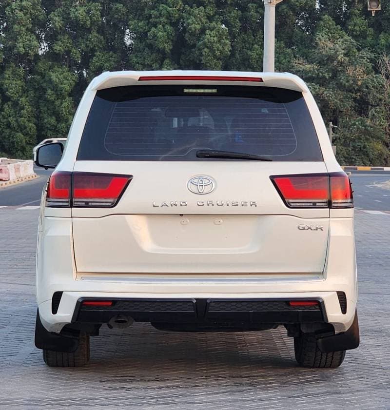2014 Toyota Land Cruiser GXR thumbnail 4