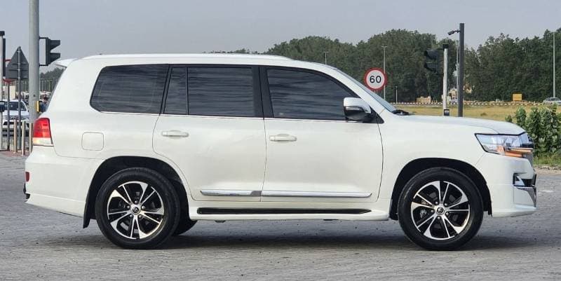 2021 Toyota Land Cruiser VXR thumbnail 7