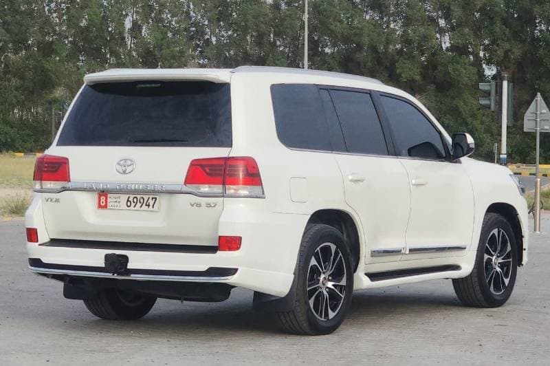 2021 Toyota Land Cruiser VXR thumbnail 6