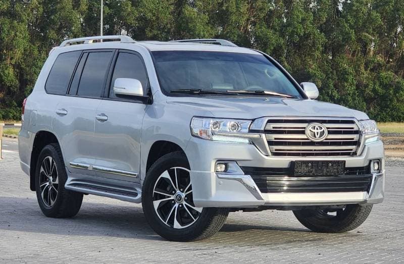 2018 Toyota Land Cruiser thumbnail 3