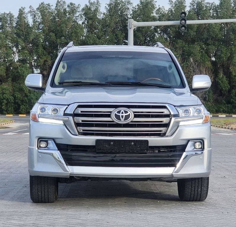 2018 Toyota Land Cruiser thumbnail 2