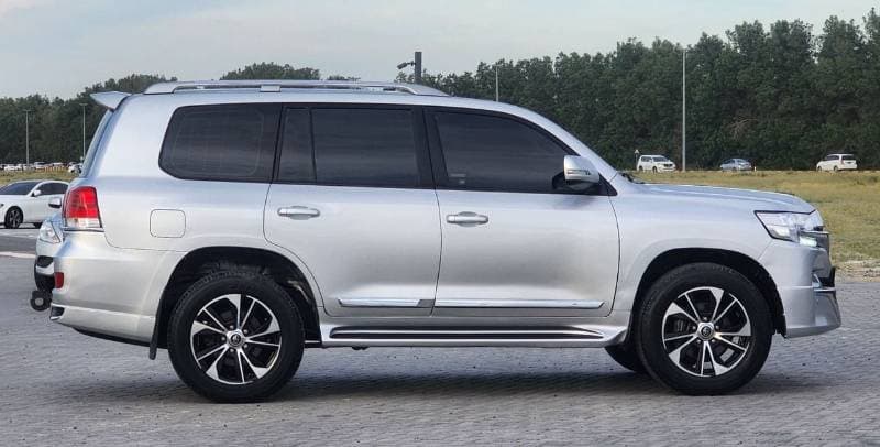 2018 Toyota Land Cruiser thumbnail 8