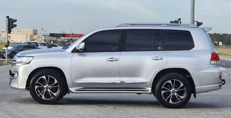 2018 Toyota Land Cruiser thumbnail 7