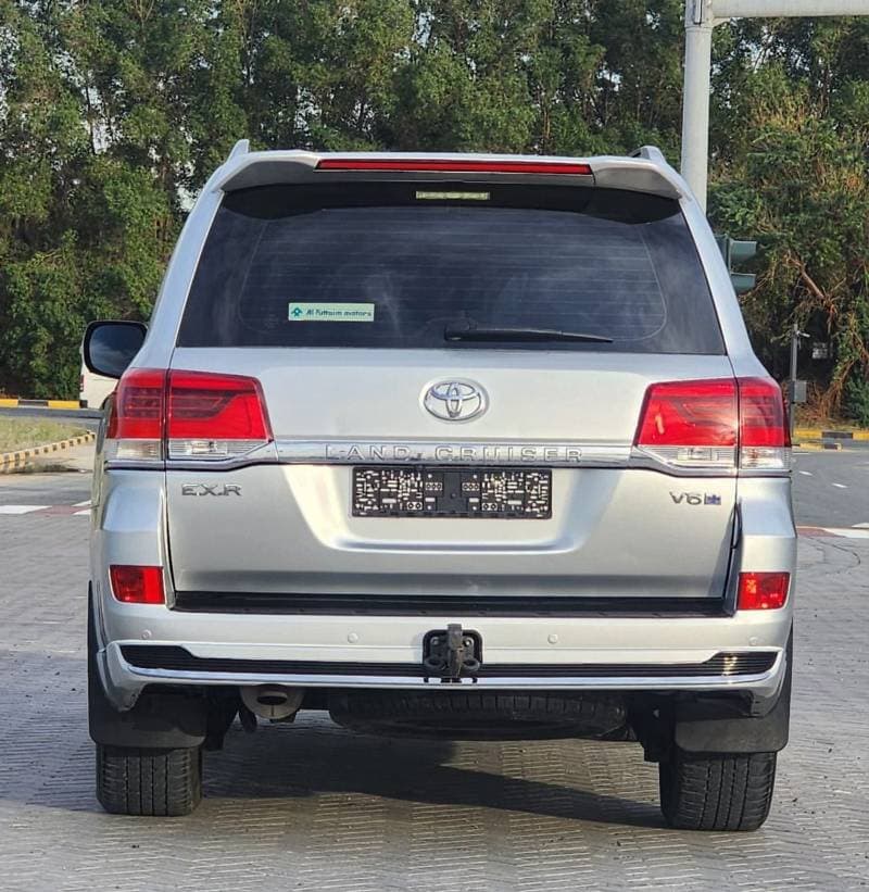 2018 Toyota Land Cruiser thumbnail 5