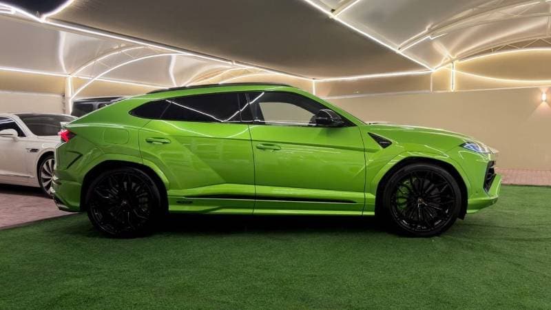 2026 Lamborghini Urus SE thumbnail 3