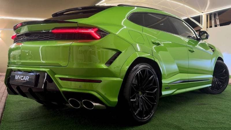 2026 Lamborghini Urus SE thumbnail 4