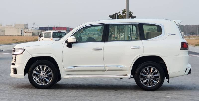 2017 Toyota Land Cruiser GXR thumbnail 7