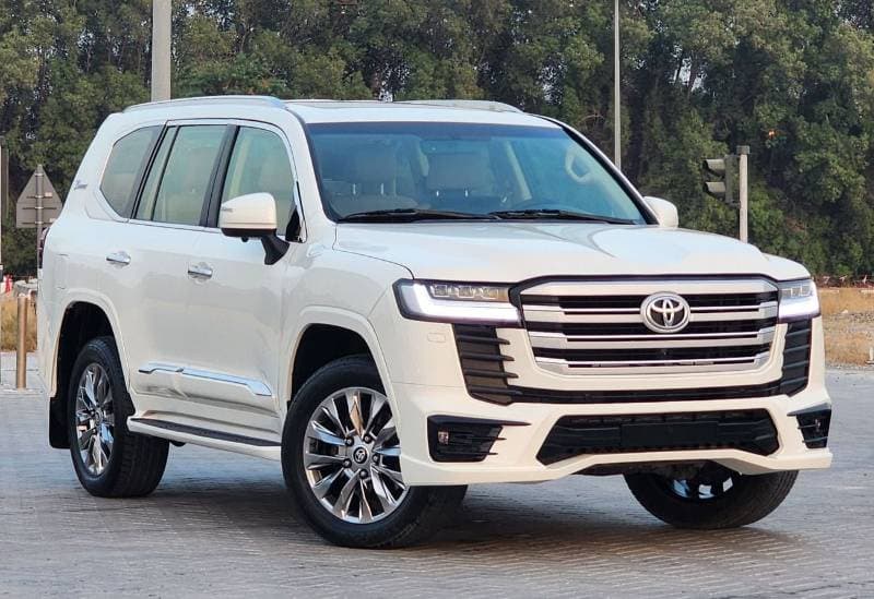 2017 Toyota Land Cruiser GXR thumbnail 3