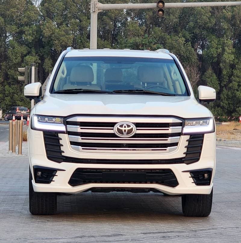 2017 Toyota Land Cruiser GXR thumbnail 2