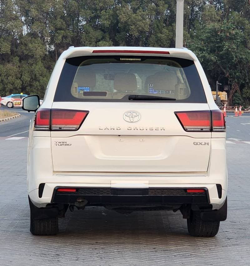 2017 Toyota Land Cruiser GXR thumbnail 5