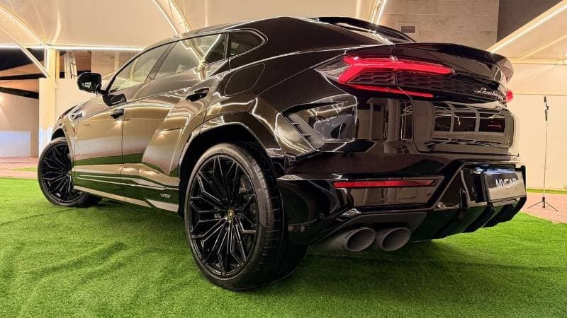 2026 Lamborghini Urus SE thumbnail 4