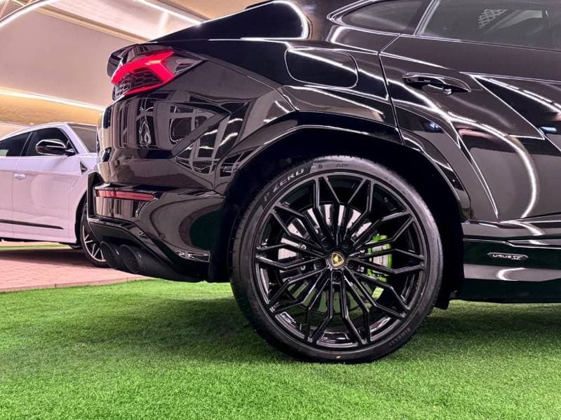 2026 Lamborghini Urus SE thumbnail 5