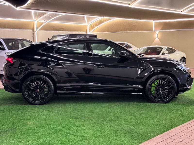 2026 Lamborghini Urus SE thumbnail 3