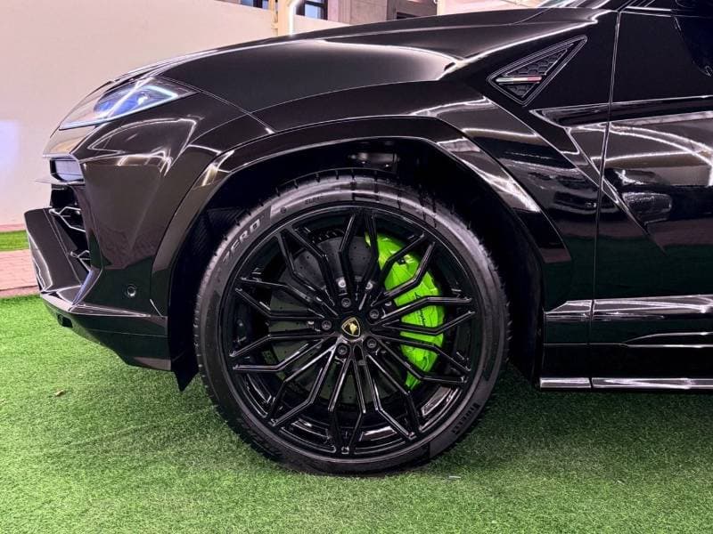 2026 Lamborghini Urus SE thumbnail 6