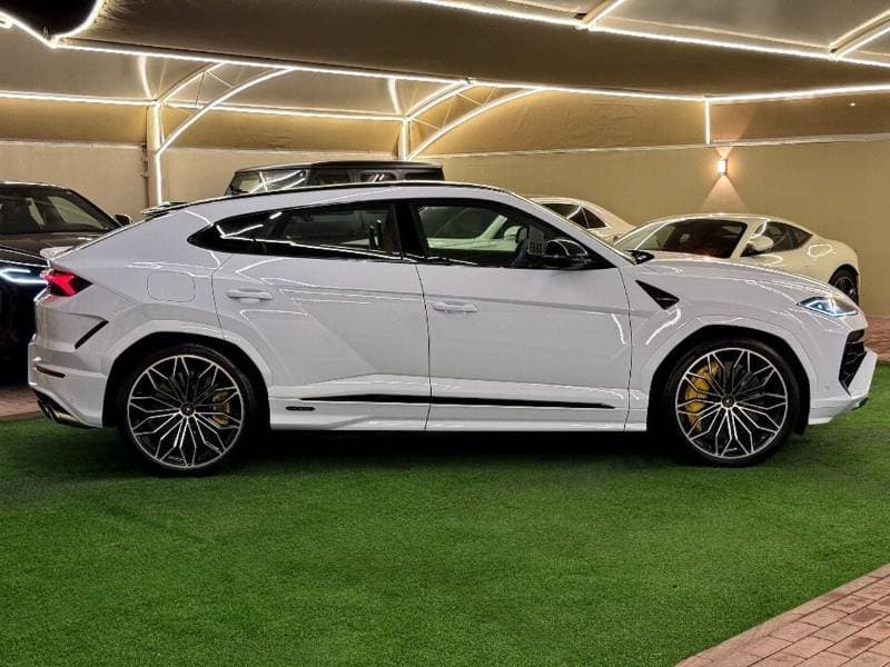 2026 Lamborghini Urus SE thumbnail 4
