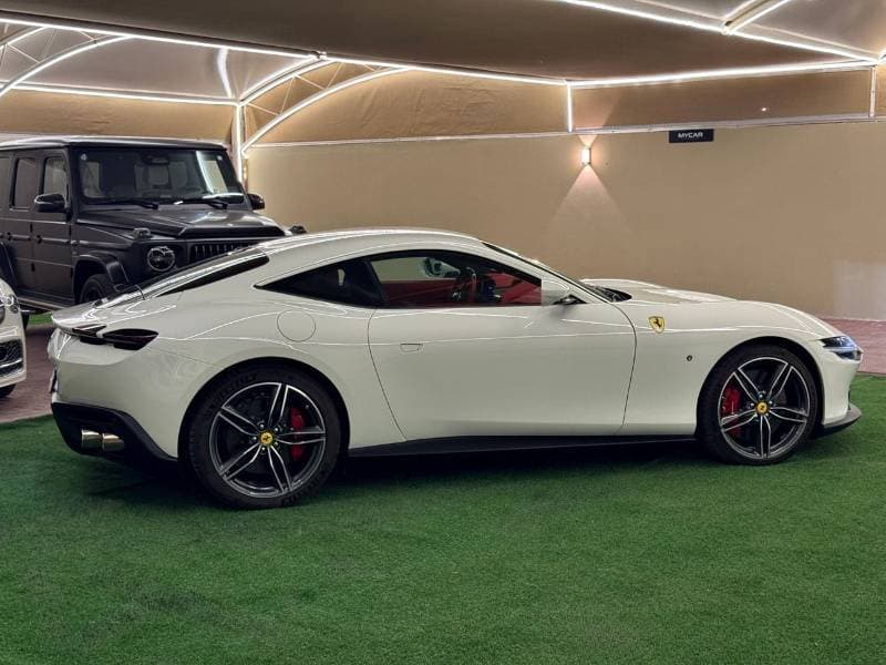 2024 Ferrari Roma thumbnail 2