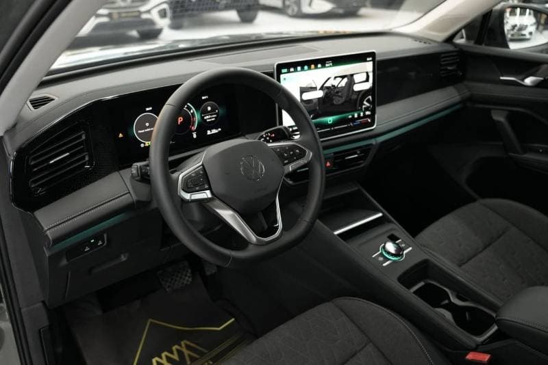 2026 Volkswagen Tiguan LIFE PLUS thumbnail 8