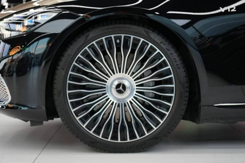 2026 Mercedes Maybach S680 Maybach thumbnail 7