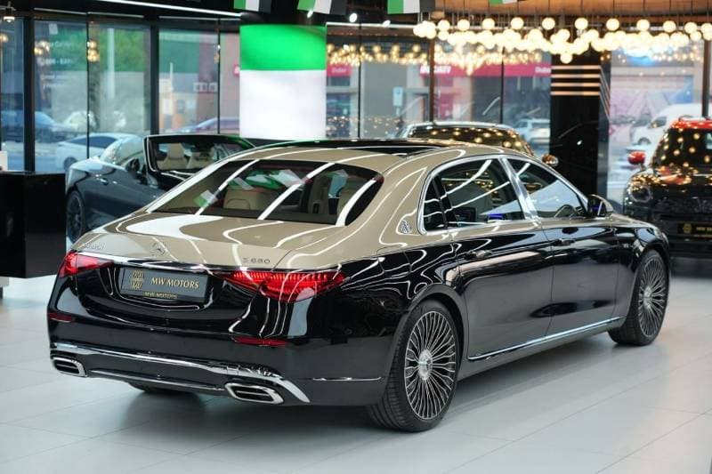 2026 Mercedes Maybach S680 Maybach thumbnail 4